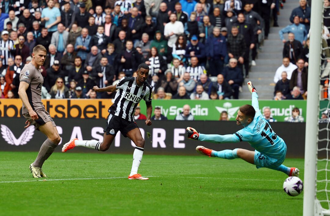 Isak Brace Lifts Newcastle to Fifth