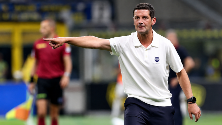 Cristian Chivu on the pitch managing Inter Milan in 2025.