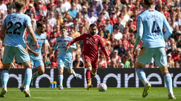 Description: Mohammed Salah in Liverpool jersey against Brentford (final score 1-1)